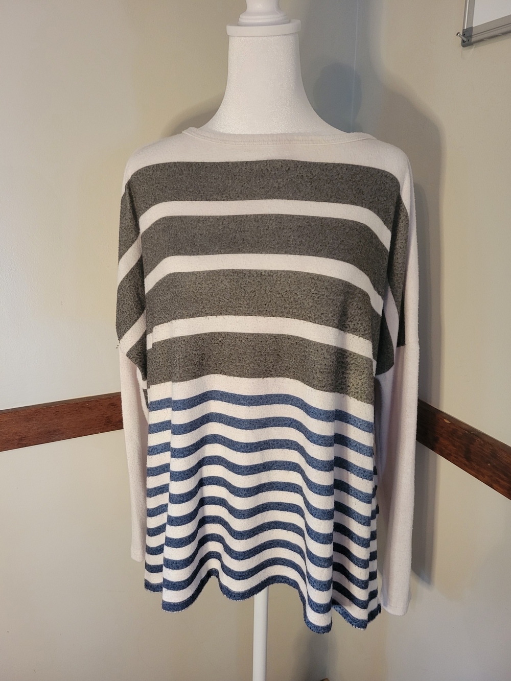 Go Couture Striped Crewneck Sweater in White, Gray & Blue